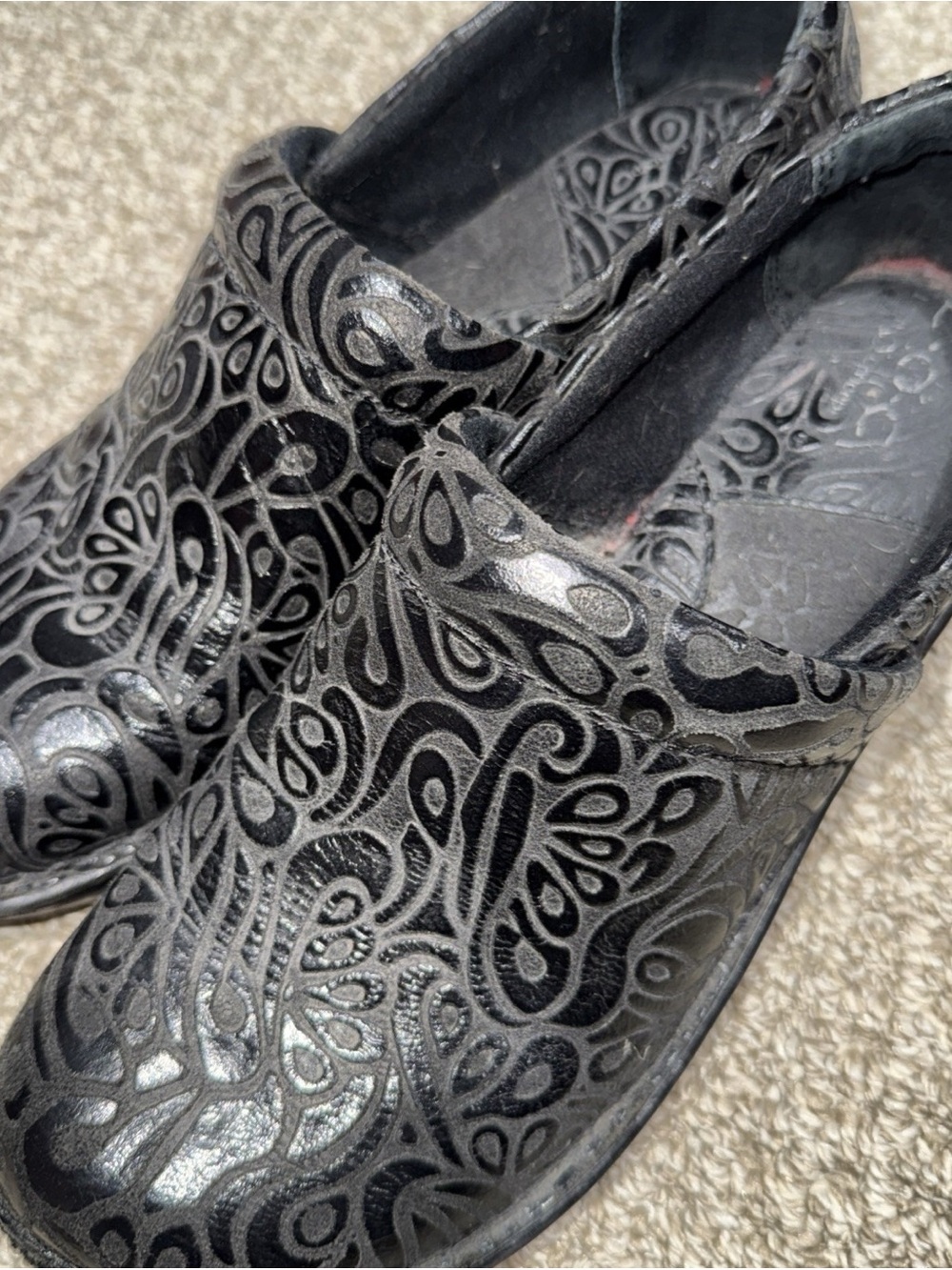 Women's Black Patterned Slip-On Comfort Clogs